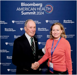 Gesine Ziebarth shakes hands with Mike Bloomberg.